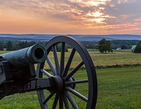 a cannon on the battlefield at Gettysburg